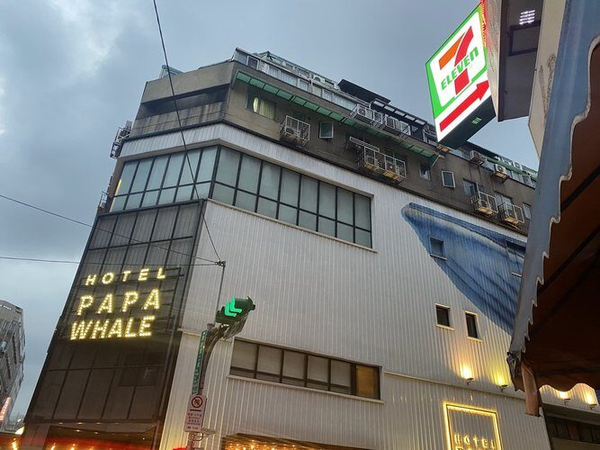 PaPa Whale外観