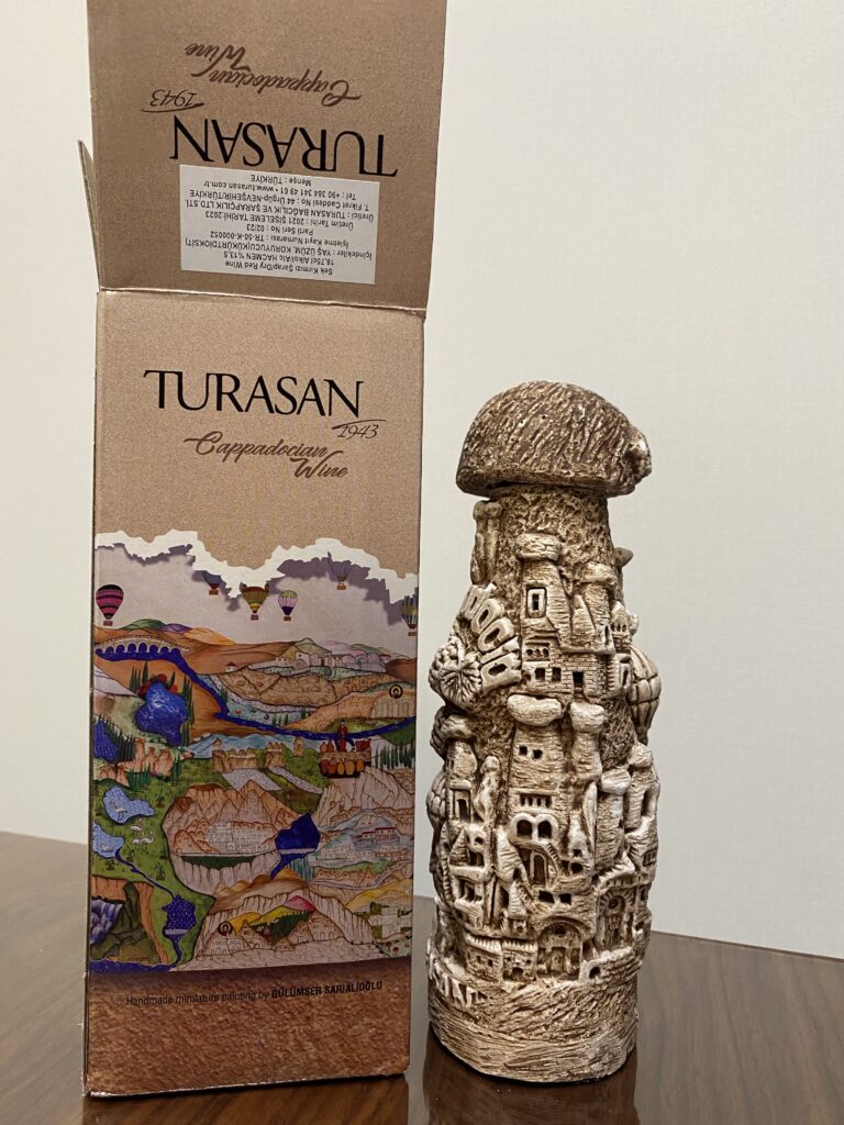 「TURASAN」カッパドキアの奇岩の赤ワイン