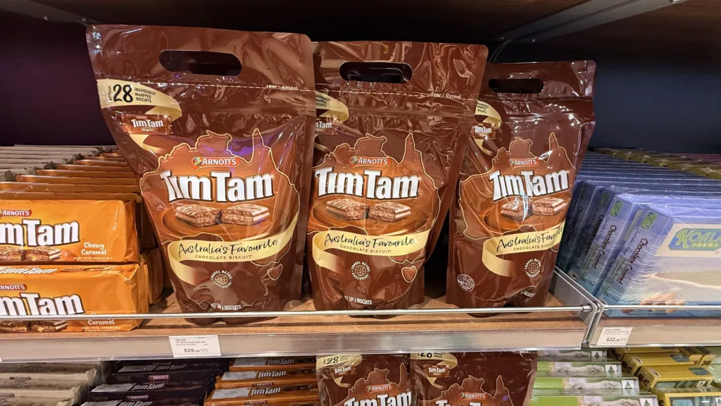 ケアンズ国際空港　お土産　Tim Tam