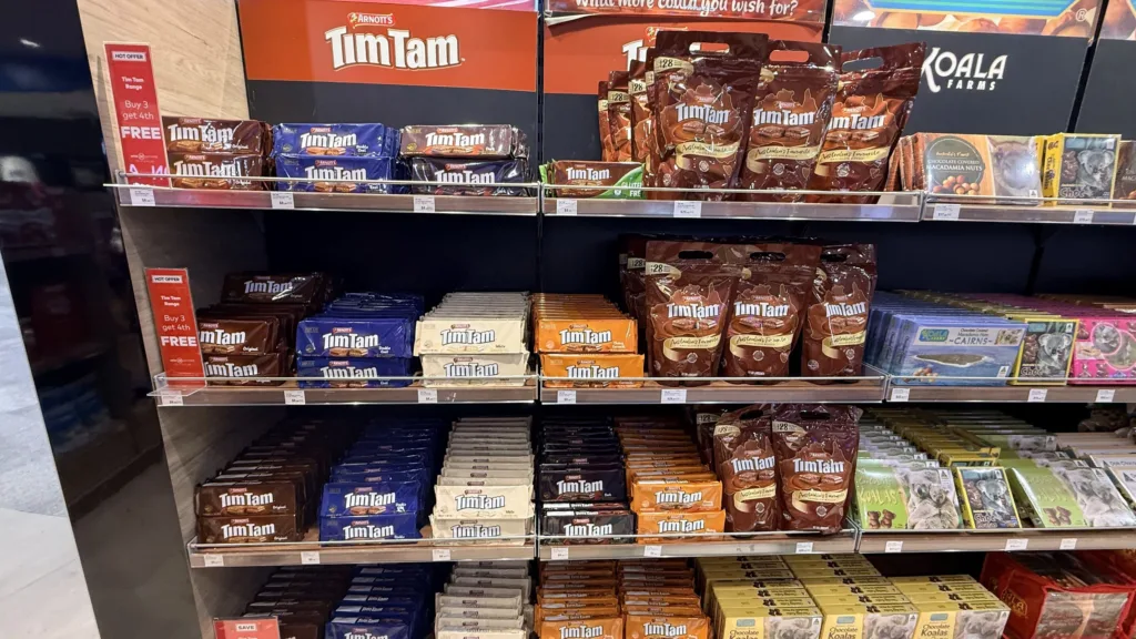 ケアンズ国際空港　お土産　Tim Tam