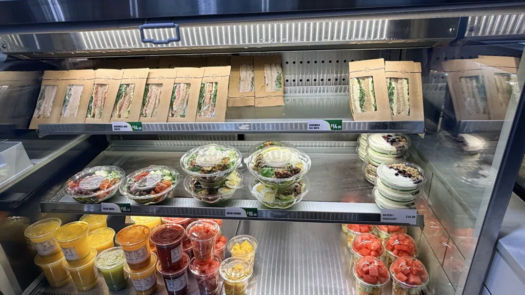 ケアンズ国際空港　軽食