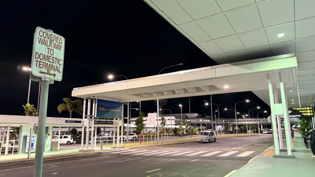 ケアンズ国際空港　早朝