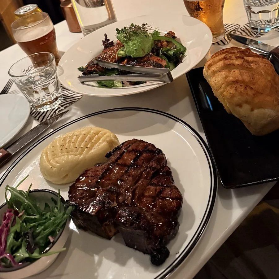 Water Bar & Grill Steakhouse　Tボーンステーキ