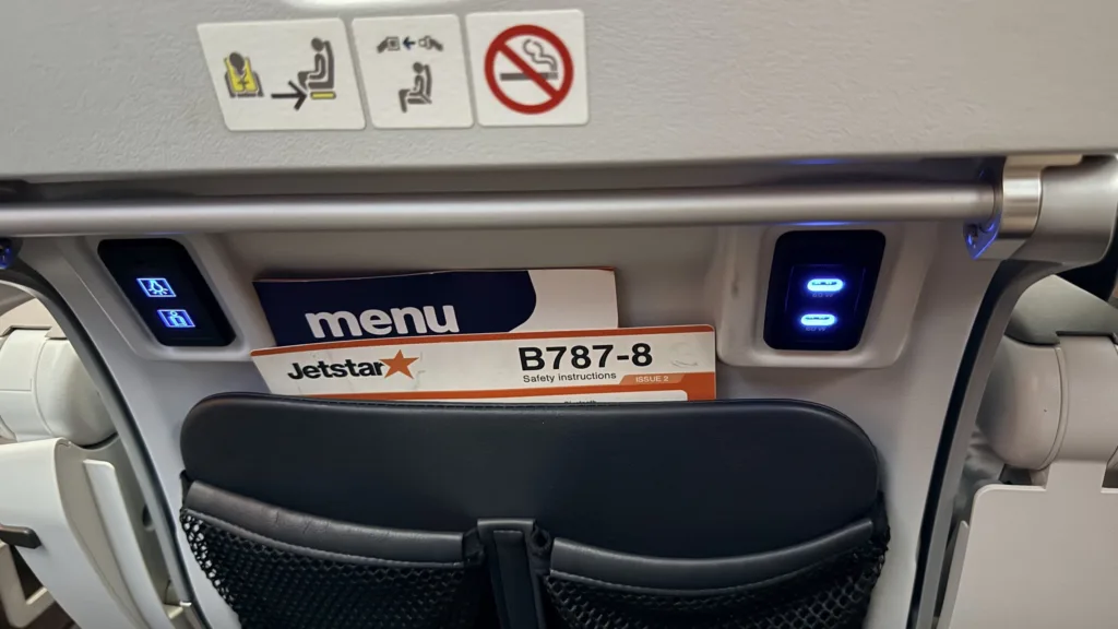Jetstar 成田 ケアンズ　充電