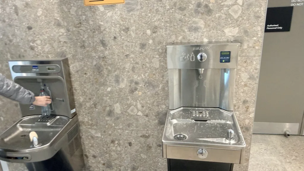 ケアンズ空港　給水機