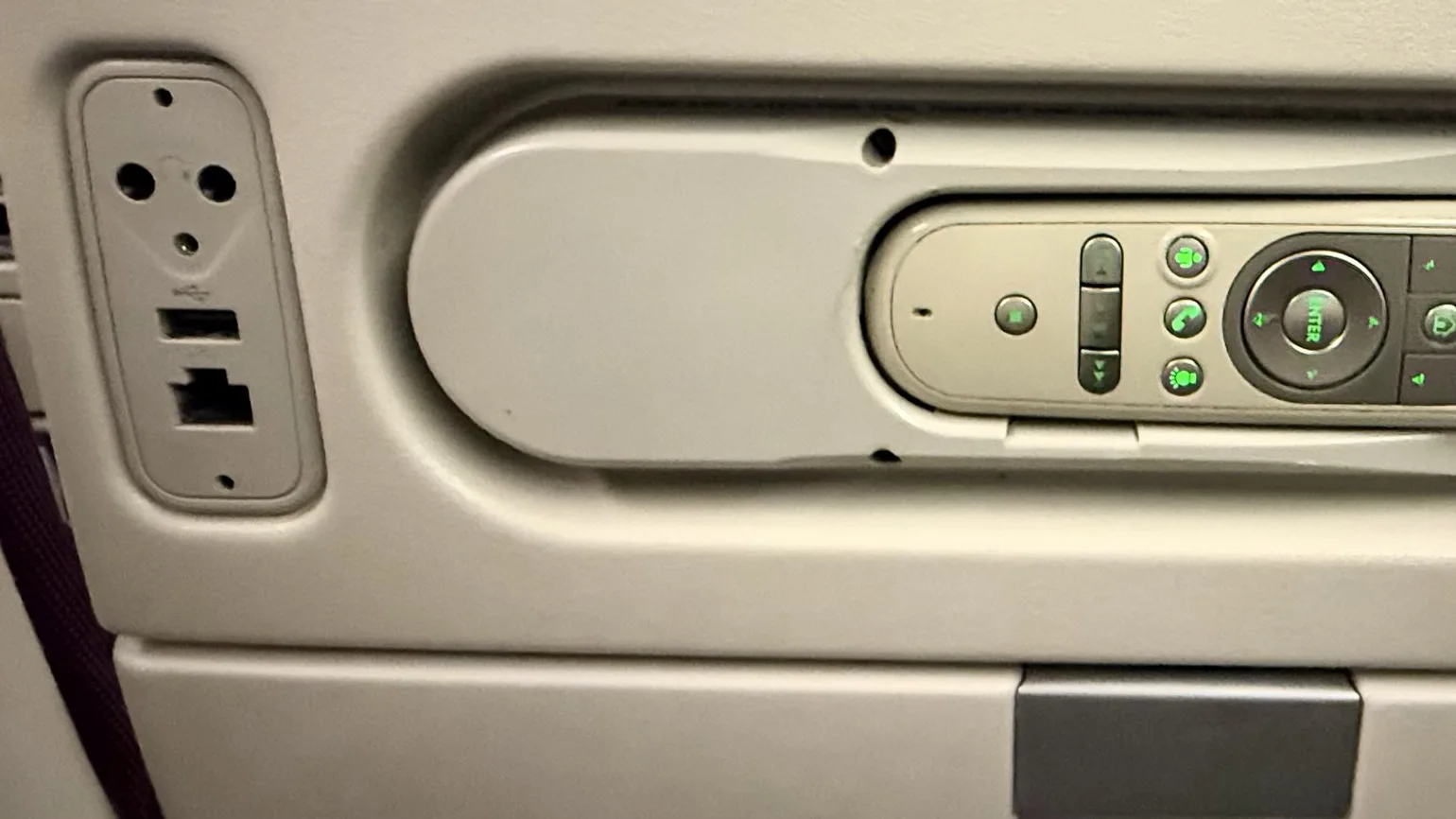 カタール航空　充電