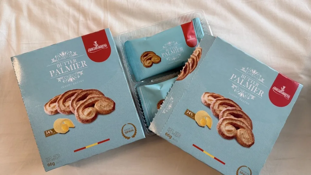 成城石井で購入したスペイン菓子 アルルバレーナ パルミエの外箱パッケージと個包装