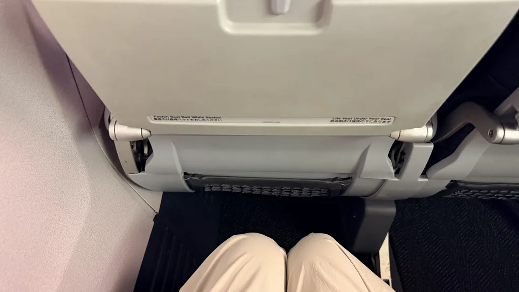 ユナイテッド航空 UA848 シートピッチ 座席